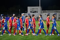 北朝鮮vs.韓国の一戦で異例の振る舞い「握手拒否は見たくなかった」。まさかの“素通り”「本当に悲しい」「残念」の声【U-17女子アジア杯】