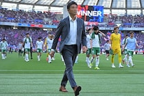 「質がまだまだ足りない」東京ダービーで敗戦…ヴェルディ指揮官が悔しさ滲ませる。後半終了間際の失点にも言及「最後の緩い守備は絶対にない」
