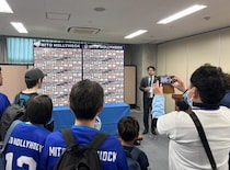 社長自らアテンド!? 水戸のスタジアムツアーに潜入取材。メインイベント直前に発表された粋な計らいに参加者も感謝