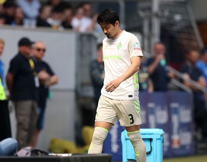 「一週間準備し、2分ですべてが変わった」即退場の日本代表戦士に同僚が苦言 失点シーンに「とにかく腹が立つのは…」