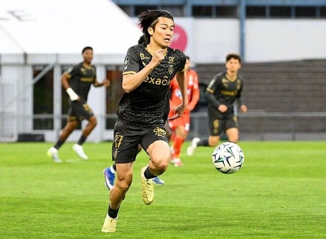 29戦14発！２部では別格だった日本人エース、大揉めした昨夏に続いて移籍を阻止される懸念「要求を満たすオファーが来るまで彼を放出するつもりはない」