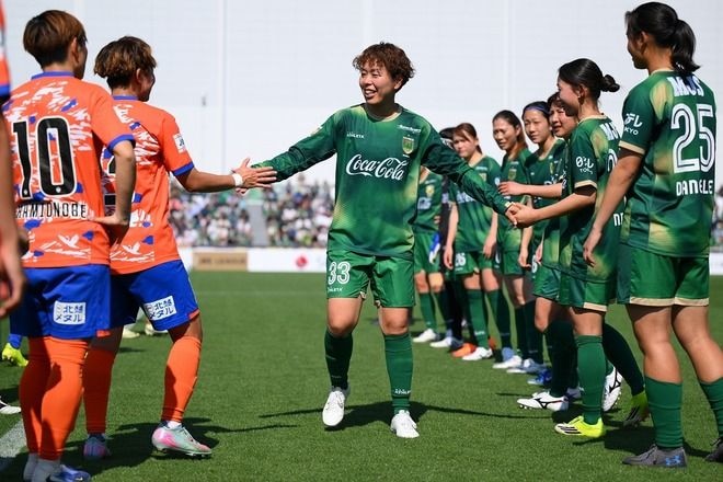 有言実行のWEリーグ初得点――ベレーザ一筋26年の岩清水梓が日本女子サッカー界に残した財産。引退後はどのような道に進むのか