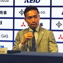 「W杯が終わる頃には称賛しかないでしょう」“長友選出の賛否”に本人が持論展開「空気清浄機みたいな役割も果たせる」【日本代表】