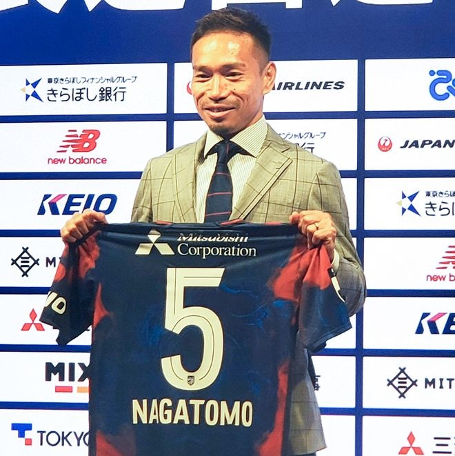 「口先だけじゃないことを皆さんにW杯でお見せする」長友佑都が不要論渦巻くなかで決意表明！ このメンタルモンスターが“生命保険”と呼べる理由【日本代表】