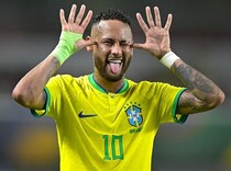 ネイマール――その瞬間、お祭り騒ぎ。ブラジル代表監督はなぜ34歳をW杯へ連れて行くのか。姿勢は明確「スター選手などいらない」