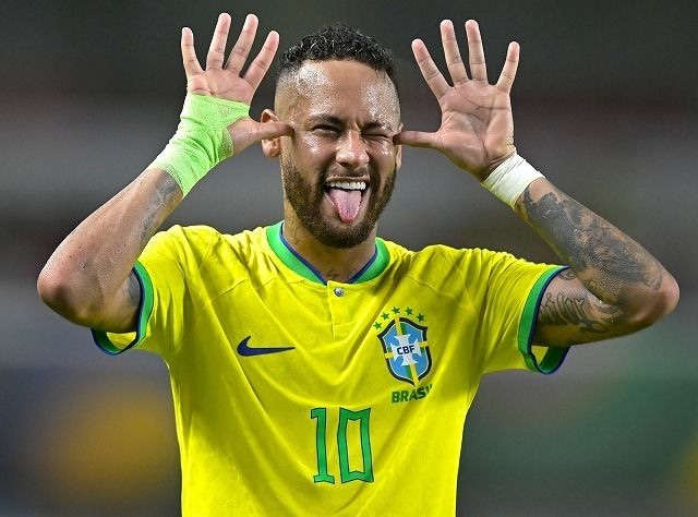ネイマール――その瞬間、お祭り騒ぎ。ブラジル代表監督はなぜ34歳をW杯へ連れて行くのか。姿勢は明確「スター選手などいらない」