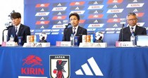 えっ!? なでしこJ新監督会見で特大サプライズ！突然のアナウンス…「その経験と知見は日本サッカー界にとって大きな財産」
