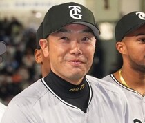 「この２人先輩後輩だったのか！」「デカすぎるて」巨人・阿部監督がJクラブユニ着用！サッカー×野球の超貴重２Sが話題