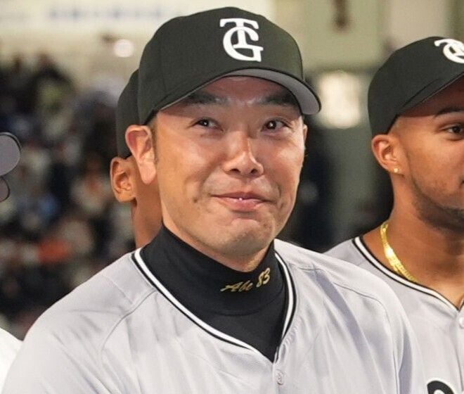 「この２人先輩後輩だったのか！」「デカすぎるて」巨人・阿部監督がJクラブユニ着用！サッカー×野球の超貴重２Sが話題