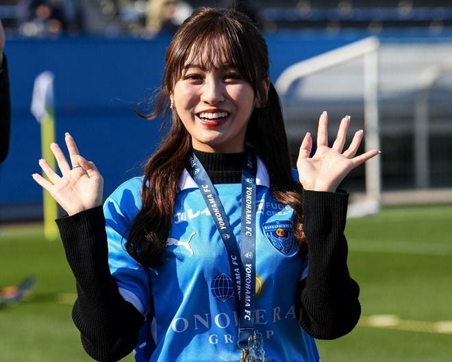 「スタイル抜群」「ヤバいです」横浜FCのスタジアムMCが大胆ビキニショット披露！「マジでサイコー」「めちゃくちゃ素敵」の声