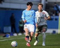 “潤滑油”として機能も「それだけじゃいけない」。18歳・岩崎亮佑はもっと貪欲に。“仕留める”ことにもフォーカス「ガツガツやっていきたい」【横浜FC】