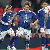 「めっちゃ感動した」「代表でも暴れてこい」“W杯日本代表のキーマン”が古巣訪問「日本の成績を左右するといっても過言ではない！」