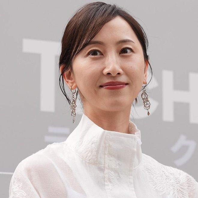 「マジか」「可愛い！！！」アーセナル優勝で“ユニホーム姿の人気女優”に脚光「推しが推しチームサポとか最高かよ！」