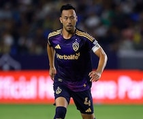 電撃招集の数時間前、日本代表コーチが明かした吉田麻也からの“貴重な情報”「飛行機が飛ばないとか…」