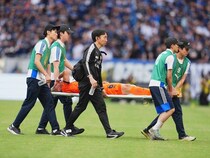 「移籍は破談になるのか？」ブンデス行き間近の22歳日本人MFが負傷交代…独メディアは騒然「本当に痛手だ」「ほぼ決定的だった。日曜日までは…」