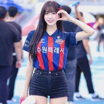 「まじで超かわいい」韓国９頭身チアが南国の地で魅せた“禁断ブラックビキニ”姿にファン喝采 「クレイジー」「爆発的なボディだ」