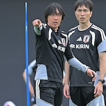 「俊輔さんがPK担当でいいのかって話」中村コーチ絶賛の日本代表戦士「アイドル」「キックは歴代世界トップ10に入る」【日本代表】