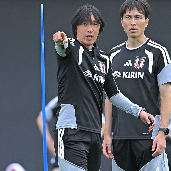 「俊輔さんがPK担当でいいのかって話」中村コーチ絶賛の日本代表戦士「アイドル」「キックは歴代世界トップ10に入る」【日本代表】