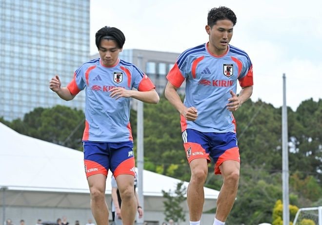 「普通だったら考えられない」日本代表DFがW杯で対戦するオランダのレジェンドに感謝「ユニホームを早くくれって催促も…」