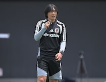 なんというロマンか！27歳の日本代表が、中村俊輔コーチとの“知られざる関係”を明かす「小学生の時にずっと面倒を見てもらって…」