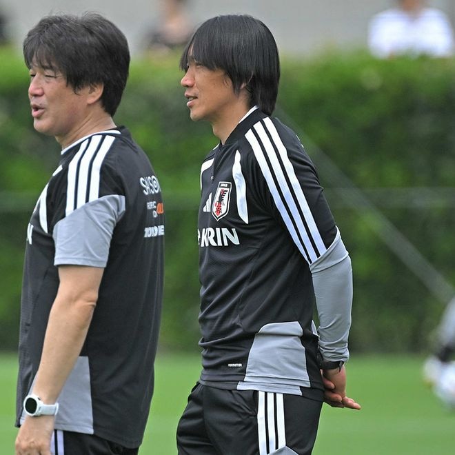 衝撃シーン！”レジェンド”中村俊輔がまさかの…名波コーチは「拡散して、拡散して！」【日本代表】