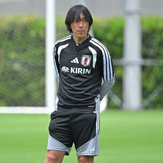 中村俊輔のPK。蹴る方向が分かっていても「取れない」。横浜FCのGK市川に訊いた唯一無二の技巧「あの人にしか教えられないことはたくさんある」