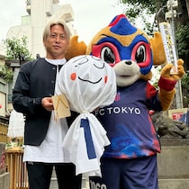 「実は雨男なんです」仲川輝人が日本唯一の気象神社で晴天祈願！”巨大テルテル坊主”も奉納【FC東京】