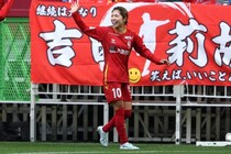 「素敵すぎる」「ドレス姿もMVP」女子リーグ最優秀選手が魅せた“エレガントな装い”にファンうっとり！「眩しい」