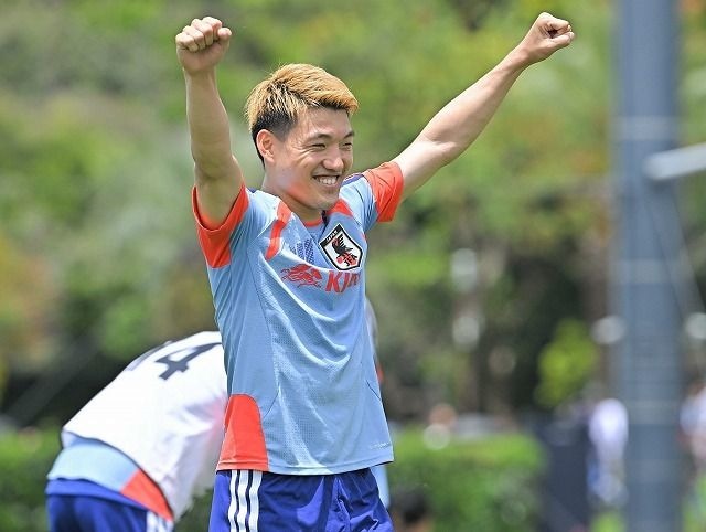 日本代表10番が超大物と再会！満面笑みショットに反響「ステキな２ショット！」「120％充電して優勝しましょう」