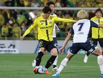 「ショックも大きかった」苦しいリハビリ生活を経て。長期離脱から復帰した柏MFが“363日ぶり”に立った日立台の景色