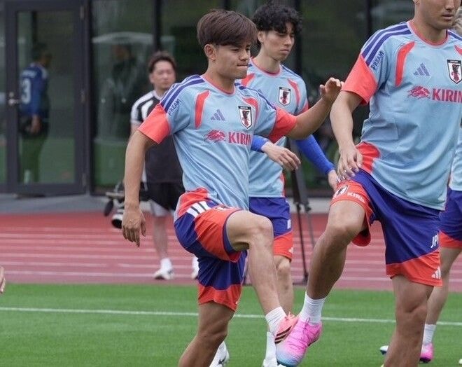 「他の人がつけるぐらいなら自分がつけたい」“８番”を選んだ久保建英の思い　W杯欠場の南野拓実に直接連絡「いいですか」