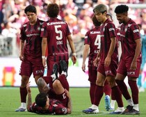 鹿島との“１位対決”で神戸にアクシデント。守備陣のキーマンが開始早々に無念の負傷交代