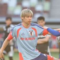「本人が一番悔しいと思う」“空白”の左シャドーに指名された33歳日本代表、W杯欠場の三笘薫への思い「彼の分まで…」