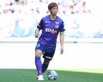 最終節の名古屋戦で途中交代。広島が37歳DFの負傷を発表。全治４週間の見込み