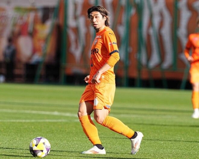 エスパルスの31歳MF「クオリティ高すぎる」。胸トラップから鋭いフィニッシュ！ 鮮烈弾に脚光「天才」「うまかったわ～」【PO第１戦】