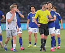 「あなたはこの新ルールについてどう思う？」「即座に大きな影響を与えた」日本の決勝点に繋がった“交代失敗”が世界中で話題！