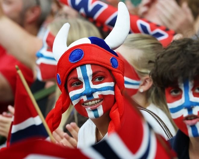 「なんてカッコいいんだ」全力で漕げ！ ノルウェーサポの応援にＷ杯開催国メディアも注目「すごくいいね」「これこそ本物のバイキング」の声