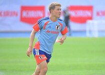 「僕と長友さんは抑える方」“異例”の対外試合なし…日本代表の10番が語ったW杯初戦への準備「４月にあまり試合に出られなかったので…」