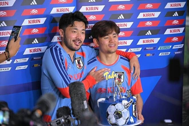 「メンタル的にも僕は若いんで」久保建英、25歳の誕生日に何を思う？ 盟友からのサプライズに…