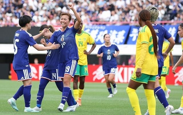 スタンドどよめく!バイエルンで躍動、なでしこ21歳逸材がとんでもないゴール!相手GK呆然の超絶ミドルで大阪熱狂