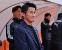 「強くします。もっと強くします」続投発表のJ１“14位”指揮官が意欲満々「最後まで戦い抜けるチームを作り上げます」