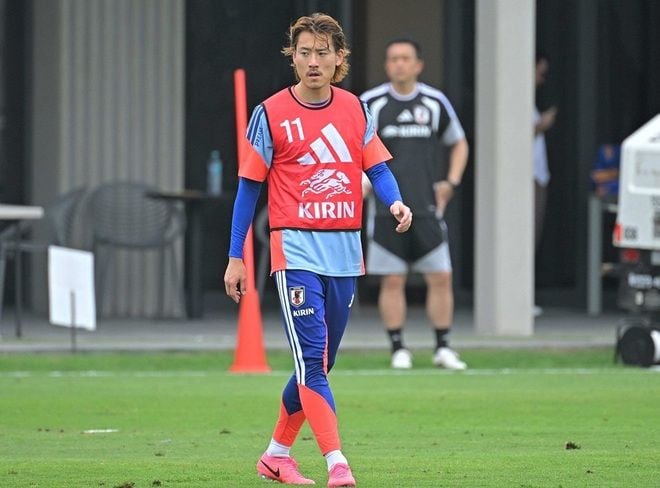 「全然大丈夫」別メニューだった日本代表DFが全体練習に復帰！“先輩”の元日本代表FWからのサプライズに…「嬉しいです」