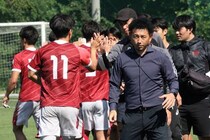 “初代王者”早稲田大、４年ぶりの１部で奮戦。元Ｊリーガー兵藤慎剛監督の熱意「愚直で、泥臭く戦う姿、そこを見せ続けたい」