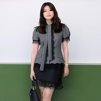 「かわいすぎる！」人気女優の代表ユニ姿「鮮やかに似合いますね」。チャントを盛大に歌う「美桜ちゃんと乾杯したい」などの声