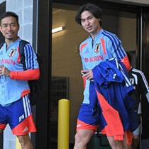 「泣けた、ただただ泣けた」南野拓実の“メンター帯同”に感動と称賛の声が殺到「献身的なエゴイスト」「長友さんイズムを感じる」【日本代表】