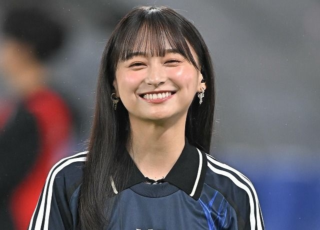 「２枚目何してんの!?」「なぜ笑」W杯アンバサダー影山優佳の超大胆ショットが大バズリ！二度見不可避、まさかの…