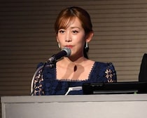 「可愛いっ」「スタイル素敵」ブラトップ→代表ユニ“早着替え”の元NHKアナに反響！ Ｗ杯開幕に向け筋トレ「闘魂ですね」