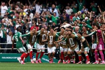 北中米W杯“第１号弾”は開催国メキシコ！ 29歳FWの“GK股抜きショット”でスタジアム熱狂！