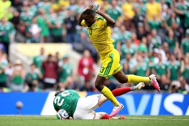 開幕戦で早くも一発退場…北中米W杯で最初のレッドカードに。南アフリカMFが後ろから倒して決定機阻止