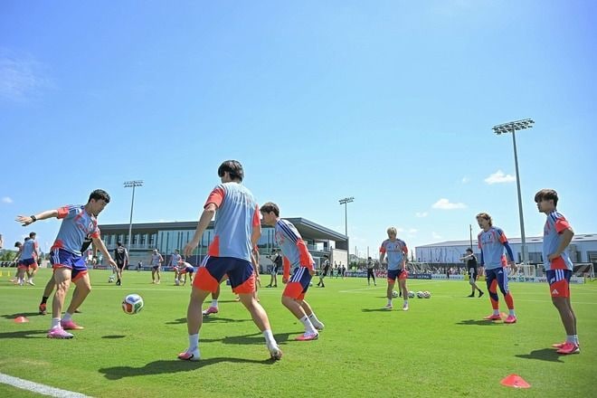 「オランダ代表にとって大きな後押し」遠藤離脱に蘭メディアが見解。“紛れもなく朗報”だが「依然として警戒が必要だ」 Ｗ杯初戦で対戦